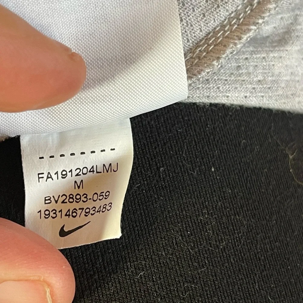 Nike - Picture 2 of 5